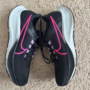 Nike Women's Size 8 Air Zoom Pegasus 38  Running shoes
